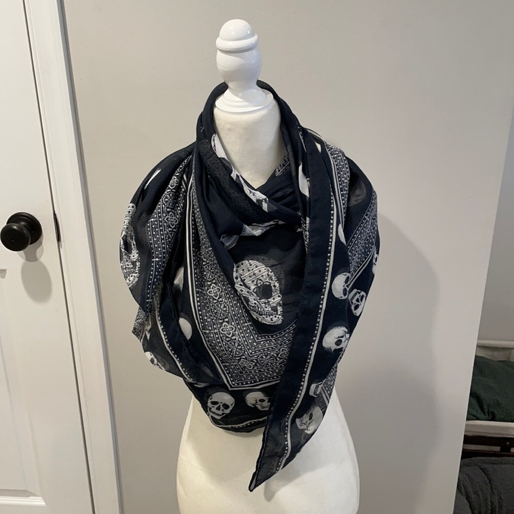 Navy and white skull scarf